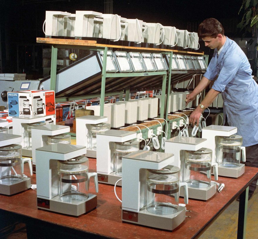 1784185621-fabricage-koffiezetapparaten-groningen-1967-jv-1967.jpg