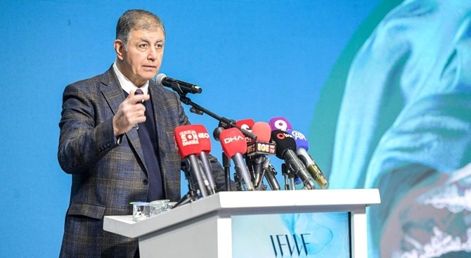 İzmir Büyükşehir Belediye Başkanı Dr. Cemil Tugay